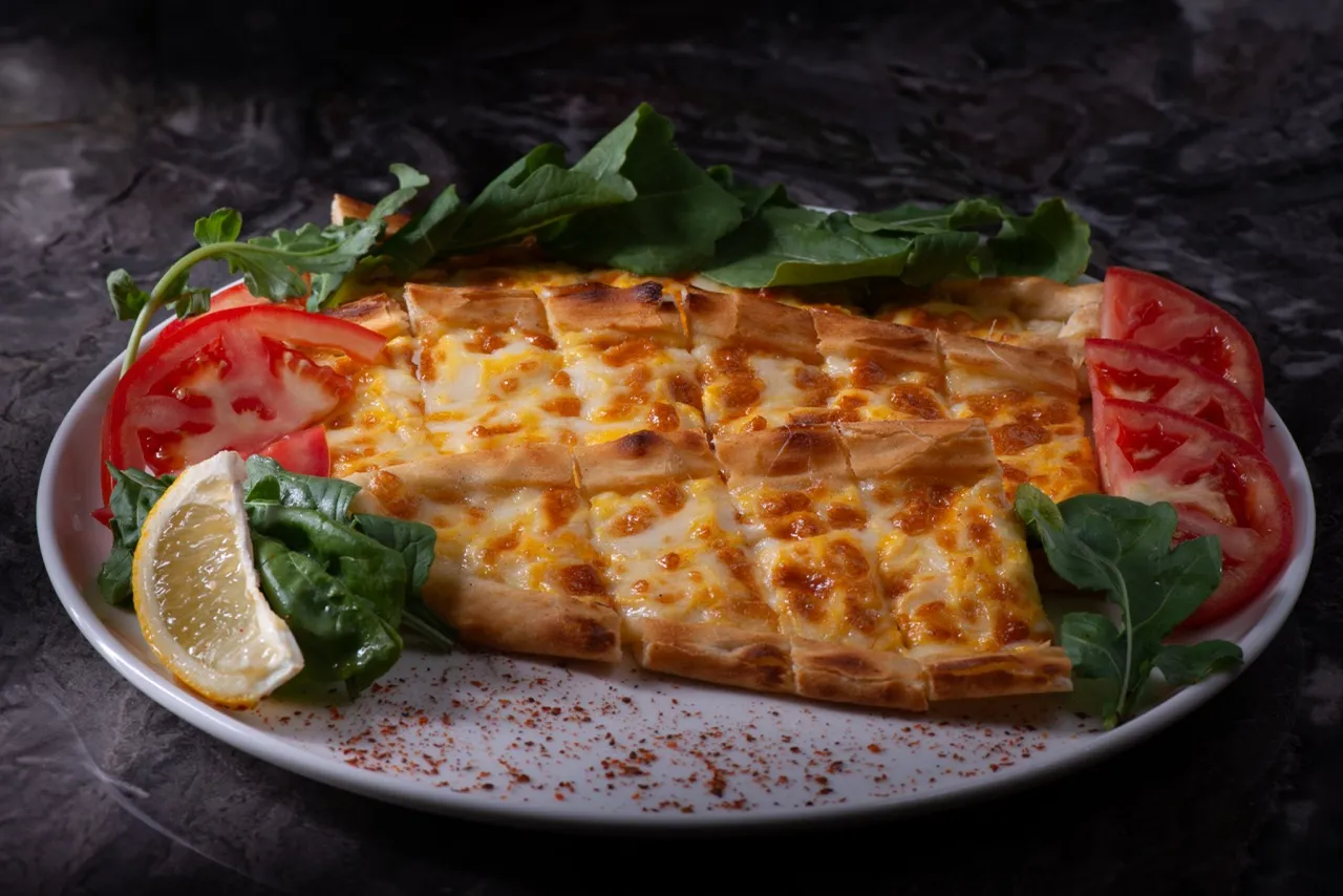 Kaşarlı Yumurtalı Pide